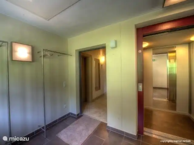 penthouse huren in Oostenrijk, Salzburgerland, Kaprun – Residenz an der Burg PenthouseTop7B De entree, met de lift.