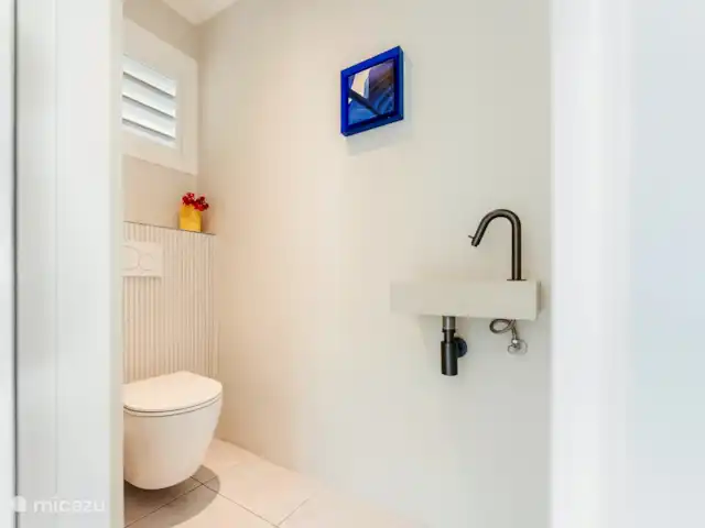 Ç Ver Villa en Curazao, Banda Arriba (este), Bapor Kibra - casa vacacional Nueva zona de aseos arriba.