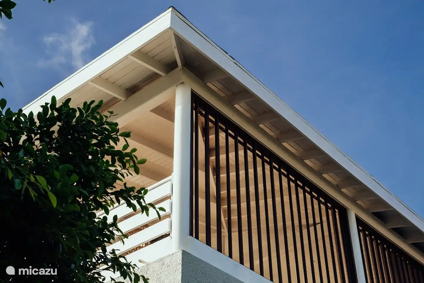 View from the driveway to the porch.