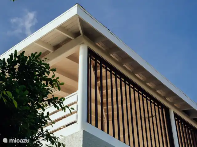 Ç Ver Villa en Curazao, Banda Arriba (este), Bapor Kibra - casa vacacional Vista desde el camino de entrada al porche.