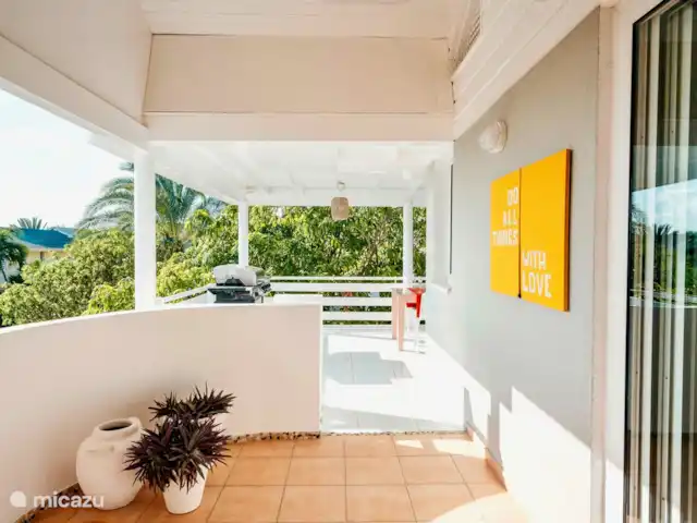 Ç Ver Villa en Curazao, Banda Arriba (este), Bapor Kibra - casa vacacional Vista del gran árbol de mango.