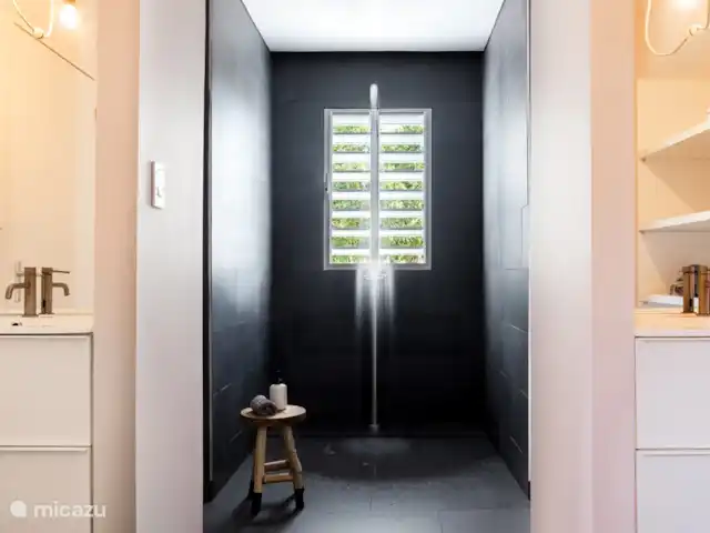 Ç Ver Villa en Curazao, Banda Arriba (este), Bapor Kibra - casa vacacional Baño principal, con ducha JEE-O :)