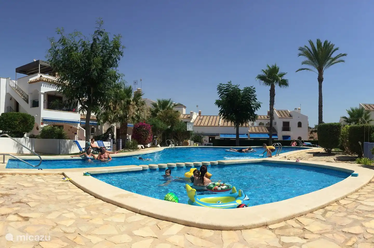 Gezamenlijk zwembad met kinderzwembad