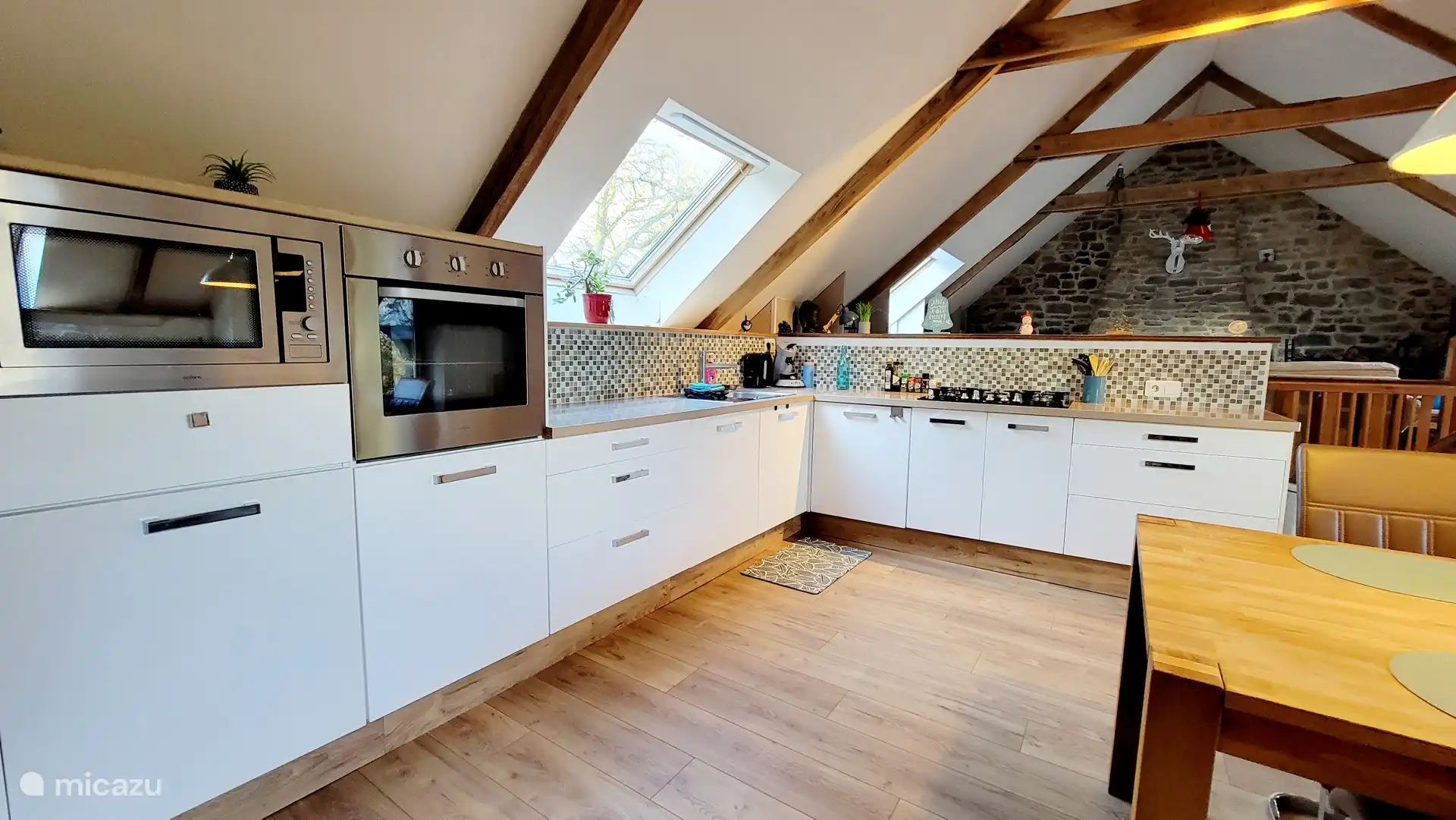 volledig ingerichte keuken