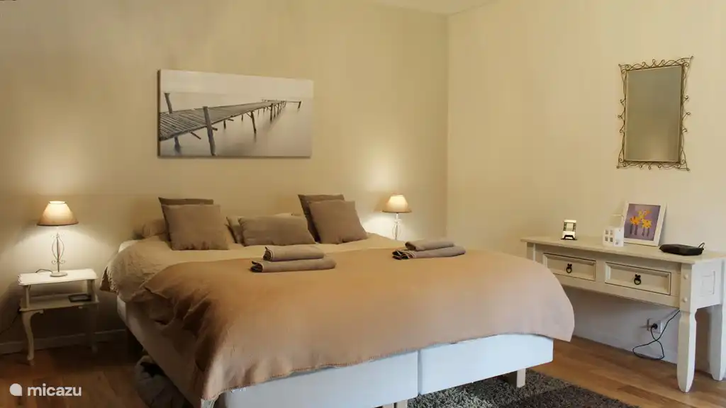 Bedroom, bed 160 x 200