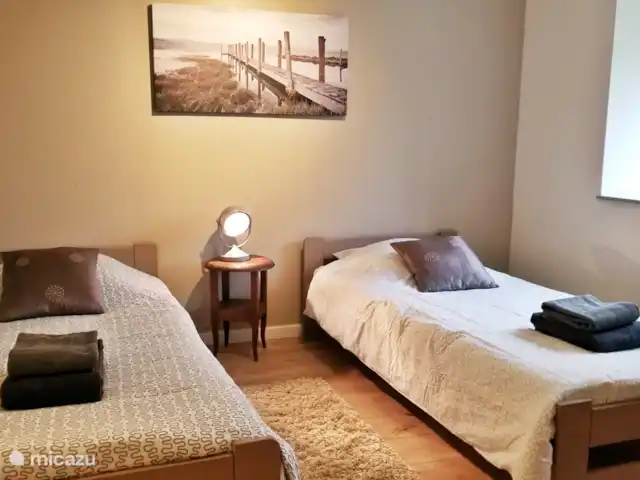 L'Hirondelle - un lugar especial en Francia, Morbihan, Ploërdut - casa vacacional 2º dormitorio con 2 camas 90 x 200