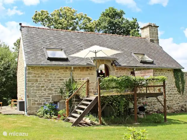 L'Hirondelle - un lugar especial en Francia, Morbihan, Ploërdut - casa vacacional terraza con vista despejada sobre el prado