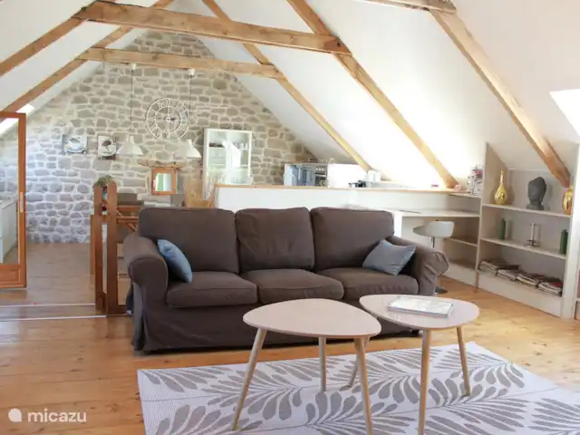 L'Hirondelle - un lugar especial en Francia, Morbihan, Ploërdut - casa vacacional sala de estar y cocina abiertas