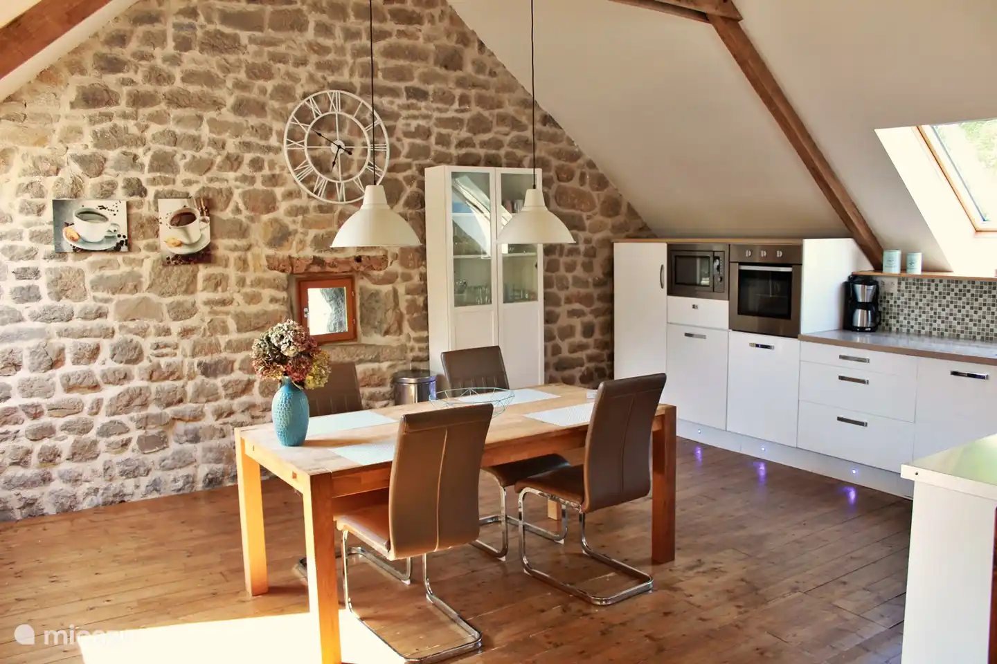 large open kitchen with all appliances