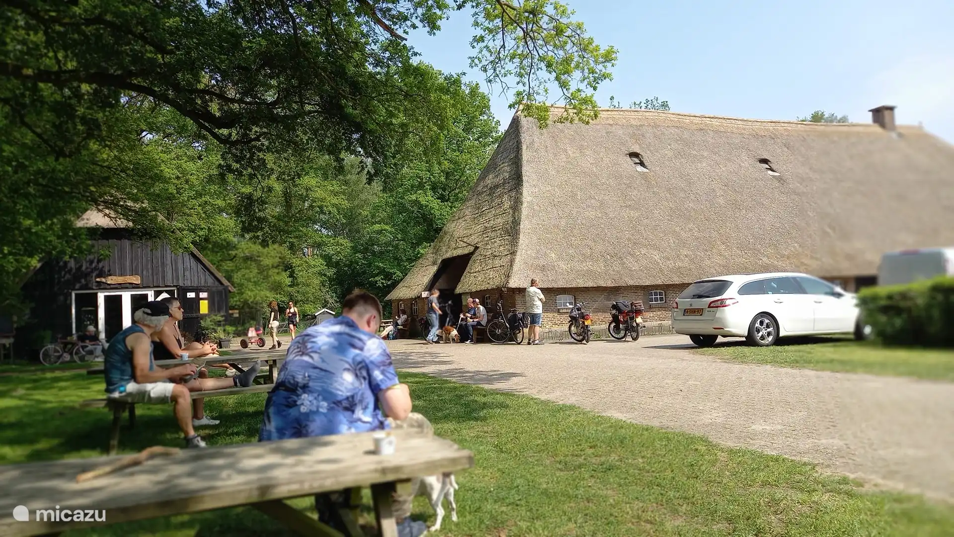 Auf diesem Pflegebauernhof kann man unter anderem Eis kaufen. Selbstbedienung!