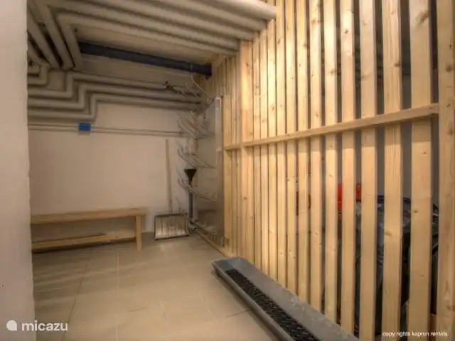 Residencia Kitzsteinhornblick Top2 en Austria, Salzburgo, Zell am See - penthouse El complejo de apartamentos Residenz Kitzsteinhornblick se encuentra frente a la montaña entre Zell am See y Kaprun. Con una vista magnífica del Kitzsteinhorn, la zona de esquí de Kaprun y el valle de Zell am See y Kaprun.