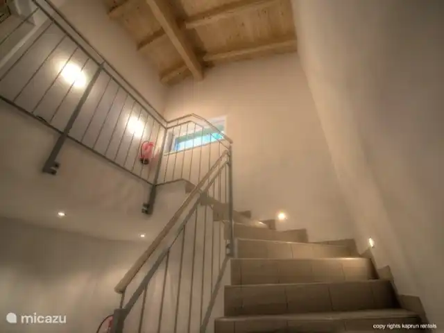 Residencia Kitzsteinhornblick Top2 en Austria, Salzburgo, Zell am See - penthouse El complejo de apartamentos Residenz Kitzsteinhornblick se encuentra frente a la montaña entre Zell am See y Kaprun. Con una vista magnífica del Kitzsteinhorn, la zona de esquí de Kaprun y el valle de Zell am See y Kaprun.