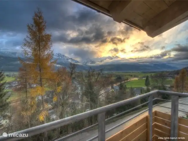 Residencia Kitzsteinhornblick Top2 en Austria, Salzburgo, Zell am See - penthouse El complejo de apartamentos Residenz Kitzsteinhornblick se encuentra frente a la montaña entre Zell am See y Kaprun. Con una vista magnífica del Kitzsteinhorn, la zona de esquí de Kaprun y el valle de Zell am See y Kaprun.