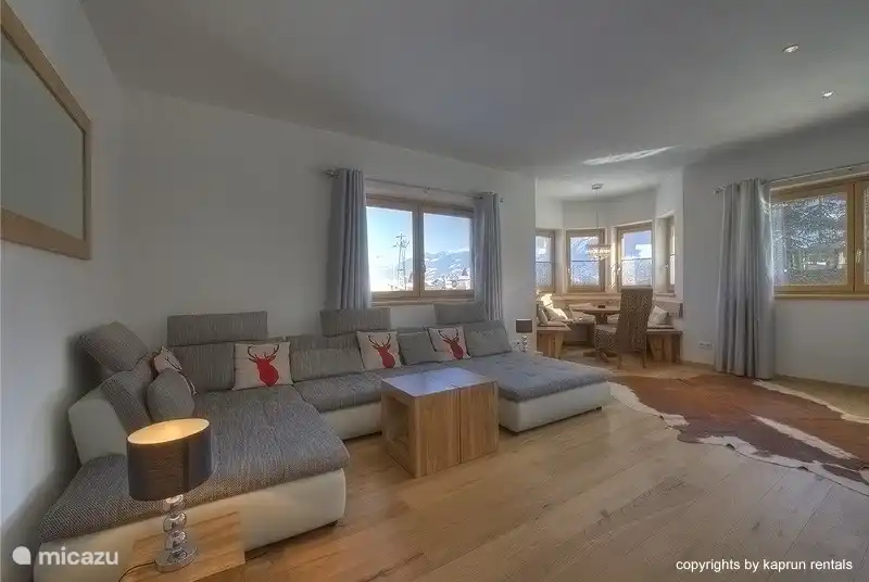 Wenn Sie Privatsphäre und Raum mögen, ist dieses Chalet Apartment ganz das, was Sie suchen. Die Ausstattung der Wohnung ist luxuriös, modern, aber auch sehr romantisch. Ein wunderschöner Tag in den Bergen können geschlossen werden, am Kamin der gemütlichen Wohnzimmer.