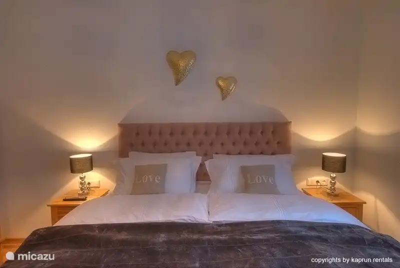 Das Hotel liegt im Erdgeschoss, haben Sie 4 Designer-Zimmer mit eigenem Flachbild-TV, ein luxuriöses Badezimmer mit Toilette. Sie haben viel Platz und Privatsphäre.