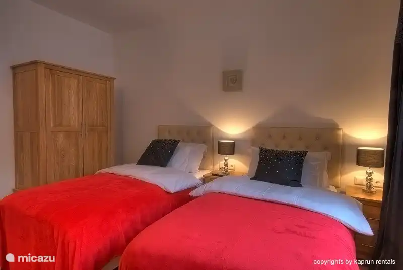 Das Hotel liegt im Erdgeschoss, haben Sie 4 Designer-Zimmer mit eigenem Flachbild-TV, ein luxuriöses Badezimmer mit Toilette. Sie haben viel Platz und Privatsphäre.