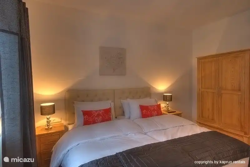 Das Hotel liegt im Erdgeschoss, haben Sie 4 Designer-Zimmer mit eigenem Flachbild-TV, ein luxuriöses Badezimmer mit Toilette. Sie haben viel Platz und Privatsphäre.