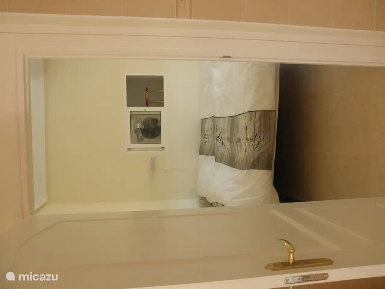 2e slaapkamer met 2 eenpersoonsbedden en kastruimte.