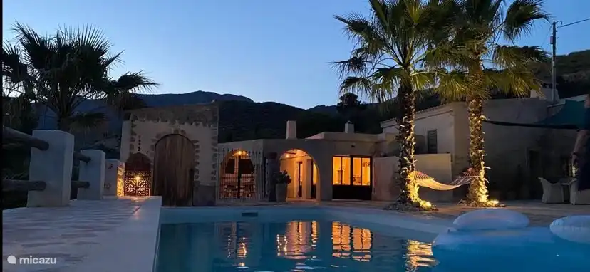 Sol de invierno, España, Costa Blanca, Hondón de las Nieves, casa vacacional cueva la canalosa