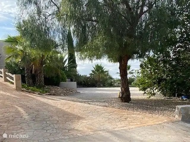 Location de Vacances Espagne, Costa Blanca, Hondón de las Nieves, maison de vacances - Cueva La Canalosa Allée privée et parking
