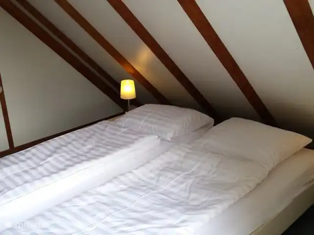 *Bosrijk* Kellerwald Edersee Unesco huren in Duitsland, Sauerland, Frankenau - vakantiehuis Slpkm 2; Extra lang 2 p. Auping Auronde bed (180*210) en nieuwe dekbedden en kussens. Wastafel met warm en koud water.