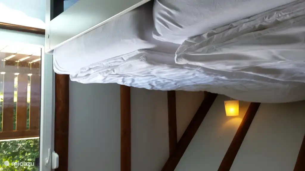 Schlafzimmer 2; mit Zugang zum Südbalkon. Verdunkelungsrollos.