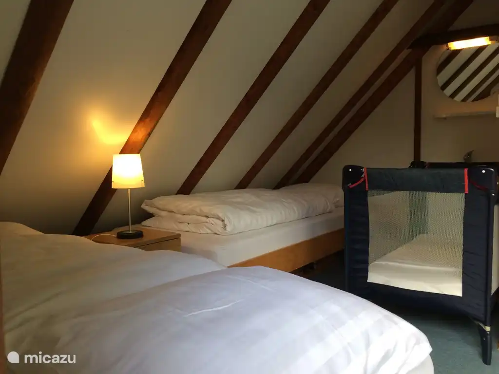 Schlafzimmer 3: Bett vorhanden + zusätzliche Aerosleep-Matratze und Matratzenschoner!