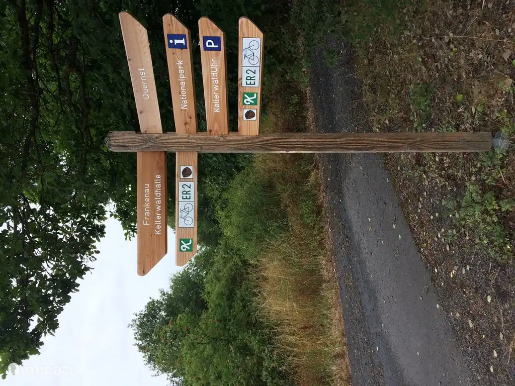 Neue Beschilderung in der Umgebung. Sie können nicht mehr verloren gehen! Auch das Quernstpad wurde 500 m vom Ferienhaus entfernt. Empfohlen!