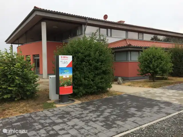 *Bosrijk* Kellerwald Edersee Unesco huren in Duitsland, Sauerland, Frankenau - vakantiehuis Kellerwaldhalle - evenementenhal in Frankenau met nestschommel en E bike oplaadstation (500 meter)