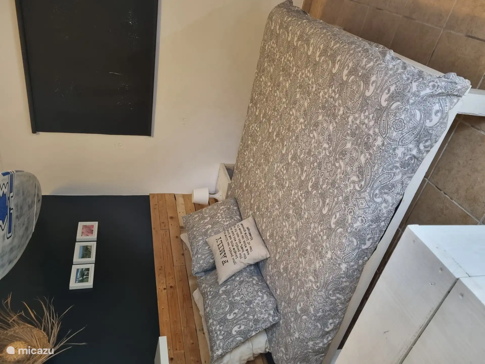 Chambre avec TV et climatisation