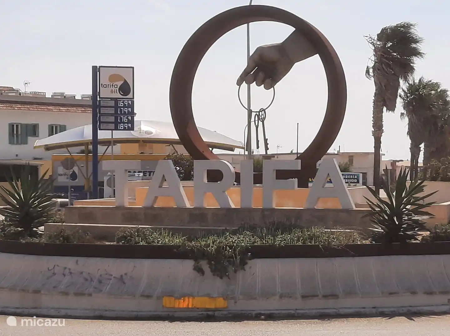Tarifa; historischer Ort mit wunderschönem Zentrum und großem Sandstrand, der unter Kit-Surfern weltweit bekannt ist.
Südlichster Ort auf dem europäischen Festland.
Ca. 60 km. aus unserer Wohnung.