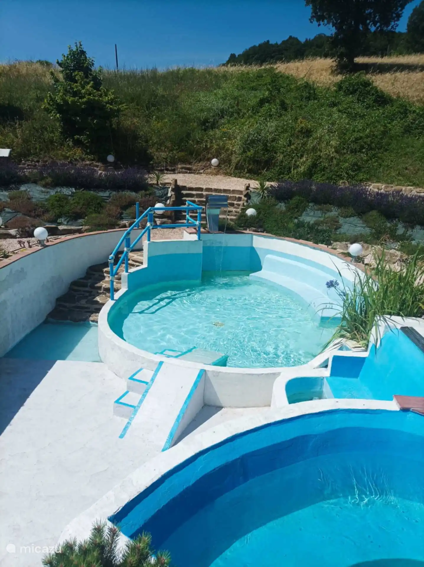 Hundebecken und Abkühlbereich