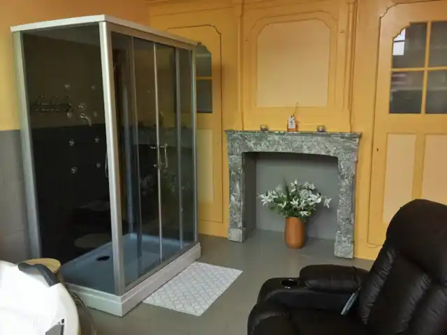 Villa monumentale Seulle Etat | Pays-Bas, Frise, Sint Jacobiparochie - villa La 3ème cabine de douche est placée dans l'espace Détente au rez-de-chaussée.