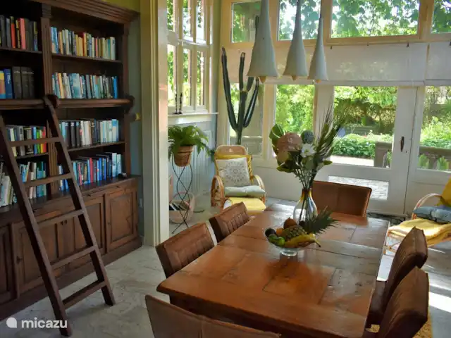 Villa monumentale Seulle Etat | Pays-Bas, Frise, Sint Jacobiparochie - villa Jouer à un jeu ensemble, lire un livre ou se détendre dans la véranda... tout est possible dans le salon de jardin.
