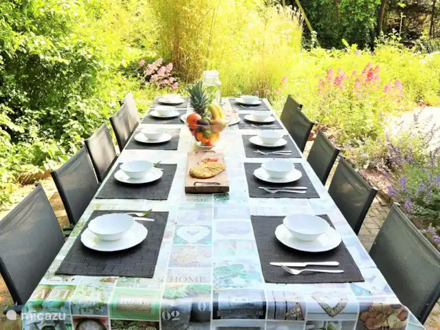 Villa monumentale Seulle Etat | Pays-Bas, Frise, Sint Jacobiparochie - villa Rien de plus agréable que de pouvoir s'asseoir ensemble à la très grande table extérieure en été. adapté pour 12 personnes.