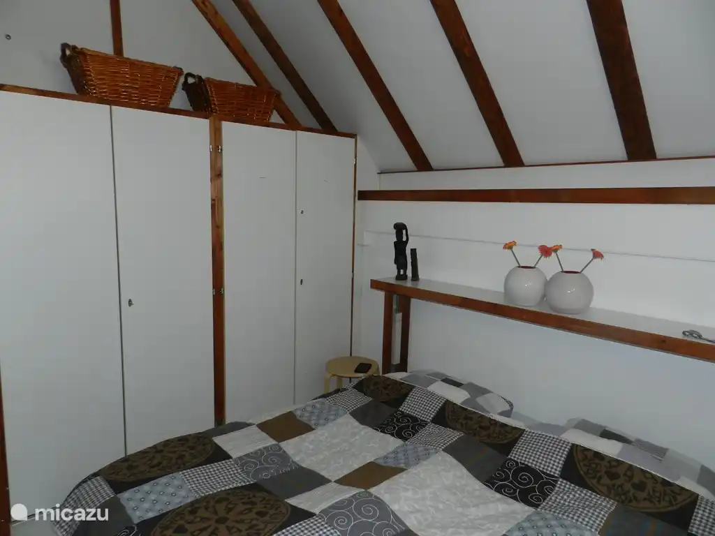 Schlafzimmer im Erdgeschoss bietet viel Stau