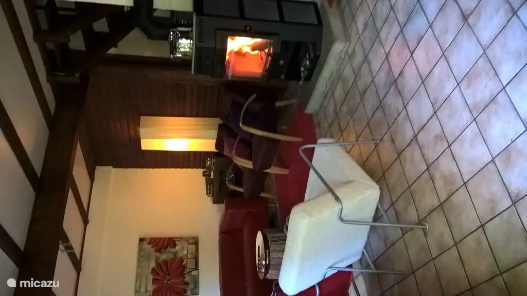 Wohnzimmer mit Holzofen