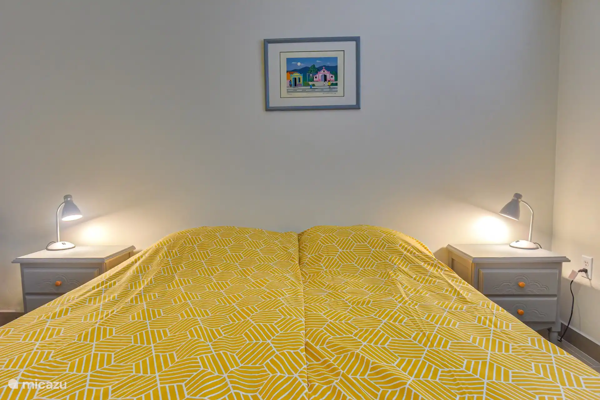 Chambre 2 de 10 m² avec un lit double de 200 x 160 cm