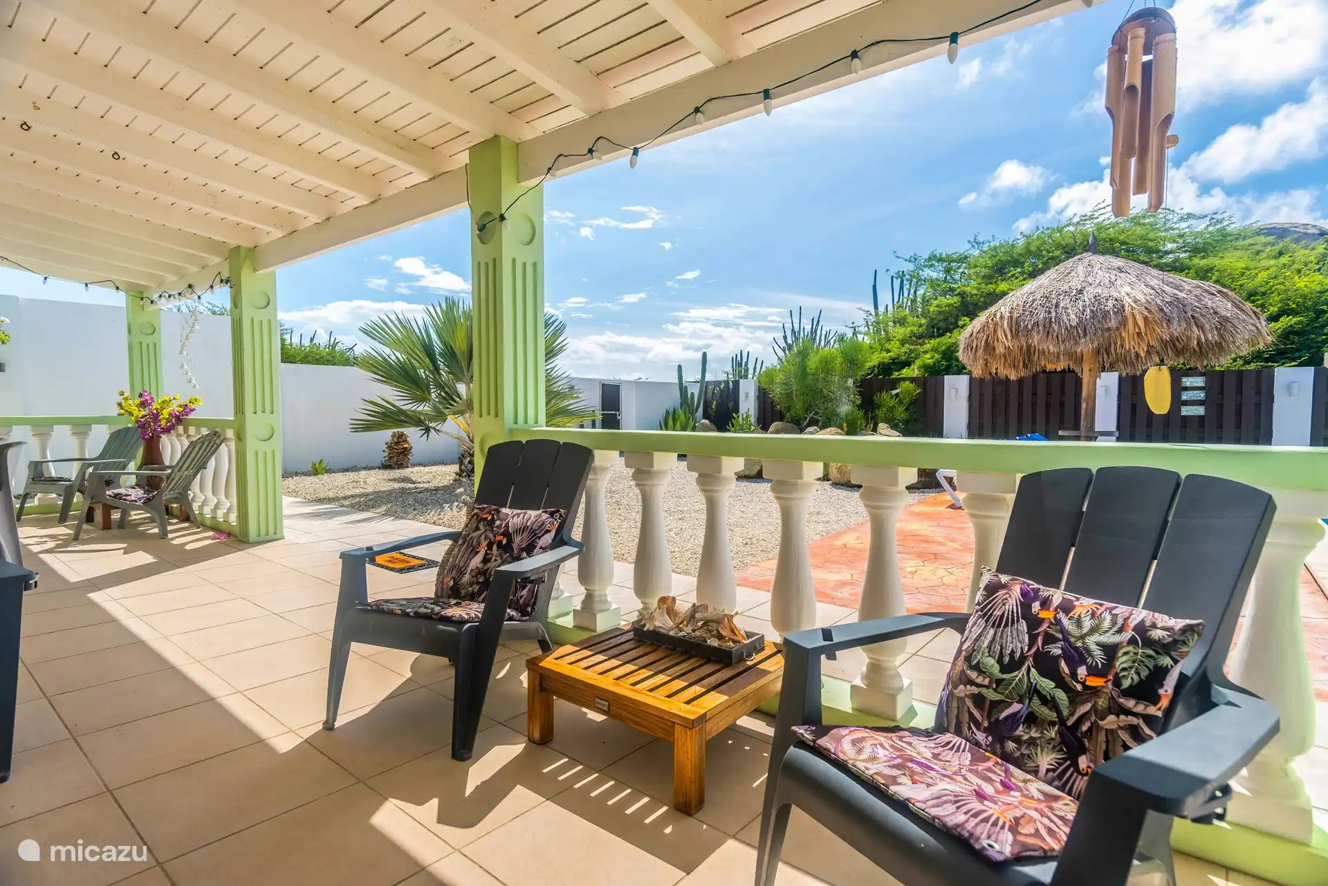 Un bel endroit pour un livre et un verre de vin