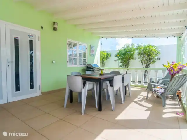Location de Vacances Aruba, Paradera, Modanza, villa - Villa La Granda La table à manger sous la véranda