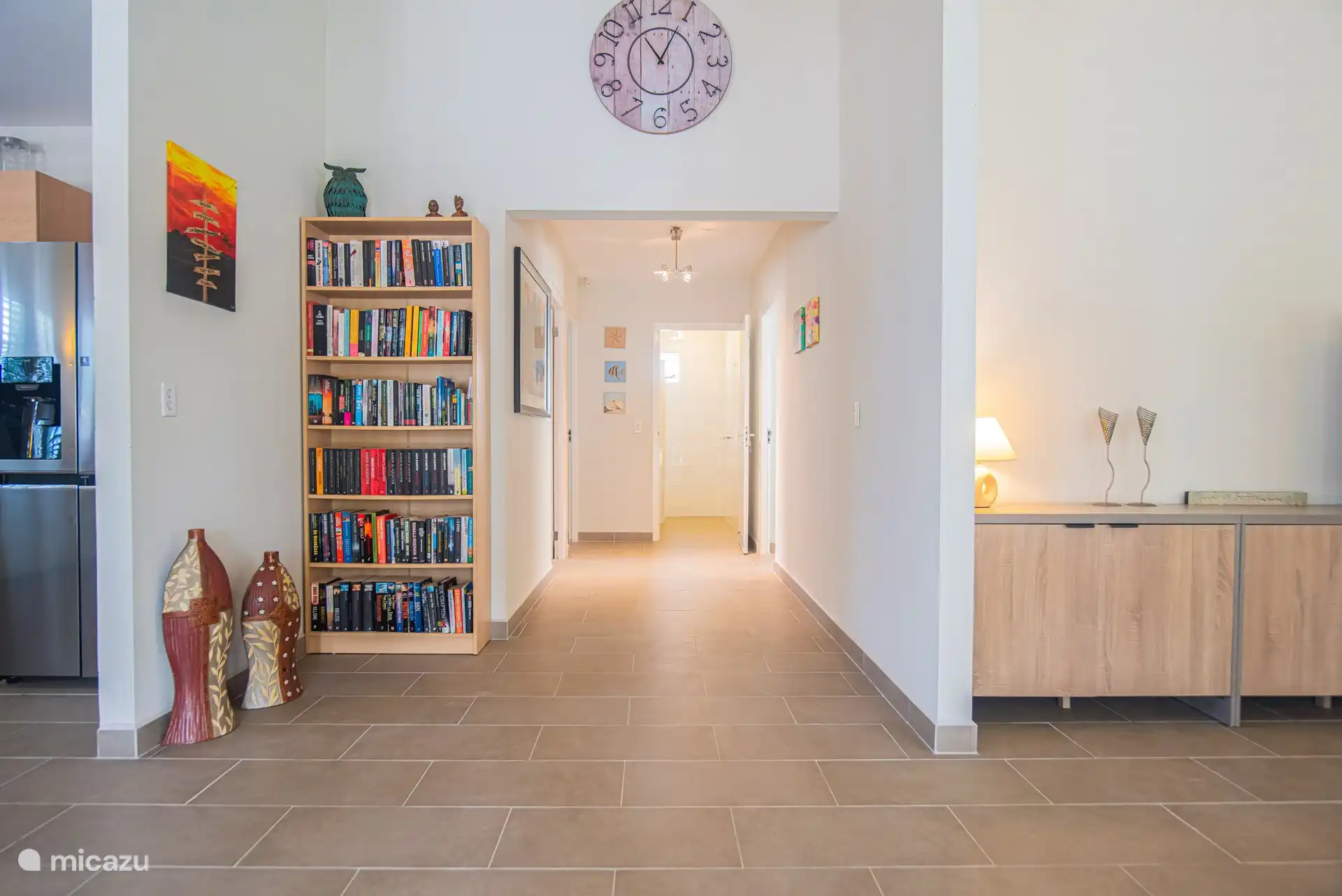 Couloir vers les chambres et salles de bains