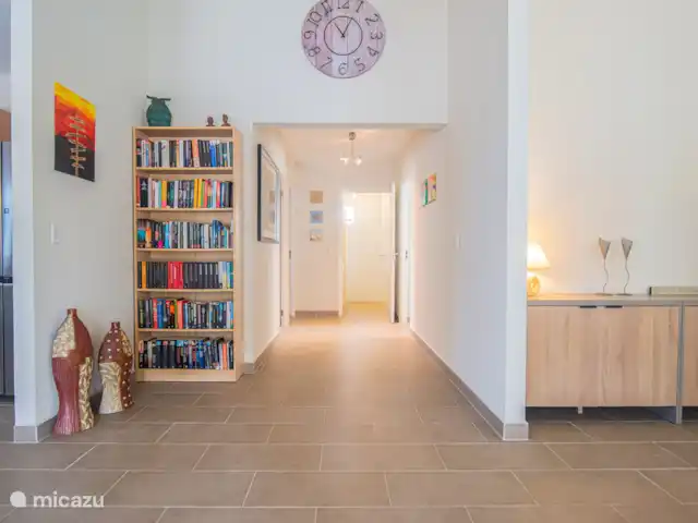 Location de Vacances Aruba, Paradera, Modanza, villa - Villa La Granda Couloir vers les chambres et salles de bains