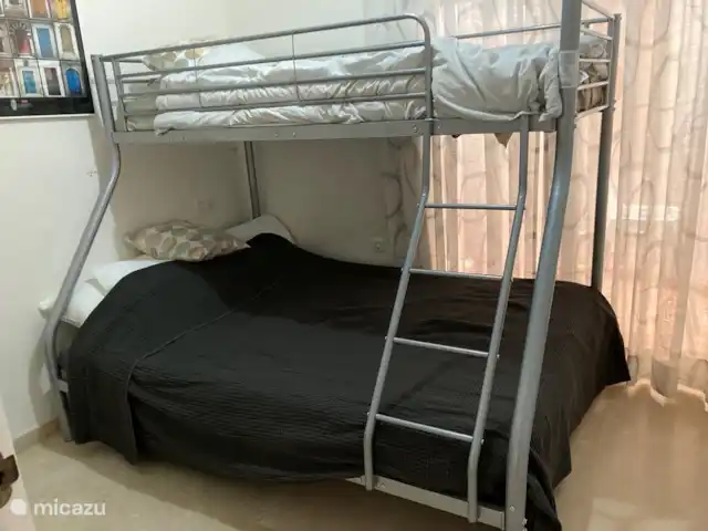 Location de Vacances Espagne, Costa del Sol, Benalmádena, appartement - Appartement ensoleillé sur la plage Deuxième chambre, avec lits superposés : 1 personne en haut ; Lit 2 personnes de 1,40m de large en bas