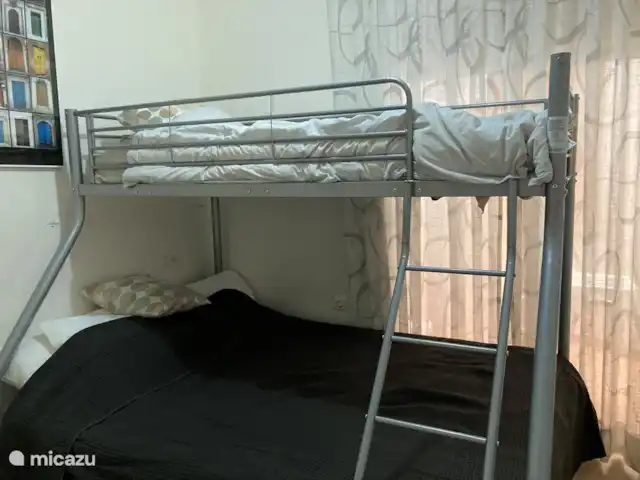Location de Vacances Espagne, Costa del Sol, Benalmádena, appartement - Appartement ensoleillé sur la plage Deuxième chambre, avec lits superposés : 1 personne en haut ; Lit 2 personnes de 1,40m de large en bas