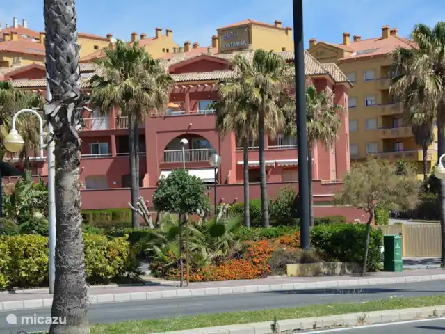 Location de Vacances Espagne, Costa del Sol, Benalmádena, appartement - Appartement ensoleillé sur la plage Vue de l’appartement depuis la rue