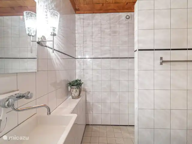 Le Coquelicot | France, Dordogne, Clermont-de-Beauregard - maison de vacances Salle de bain avec douche à l'italienne spacieuse