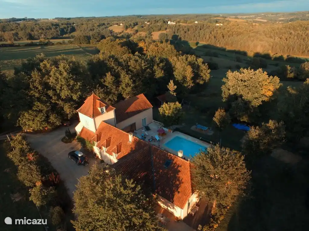 Maison de la Couronne aus der Luft.