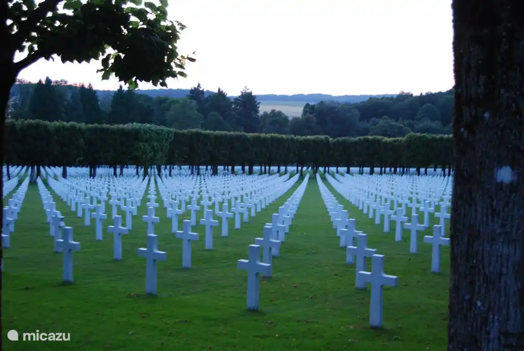 Amerikaanse begraafplaats op 8 km