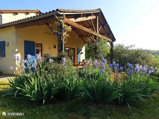 Location de Vacances France, Dordogne, Perigueux, maison de vacances - Maisonlagarde Terrasse couverte
