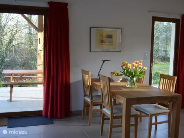 Location de Vacances France, Dordogne, Perigueux, maison de vacances - Maisonlagarde La table à manger, pas sans importance en France !